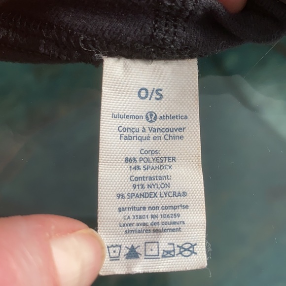 Lululemon Beanie with pony tail cut out - Picture 4 of 6